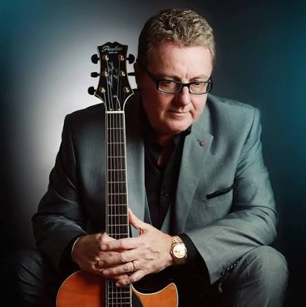 Leonora Spangenburger at Siccas Guitars